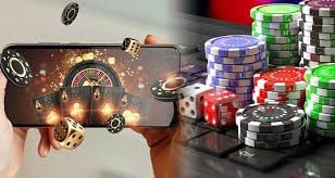 Filipino player accessing phspin apk slots on a smartphone with PHP payment options